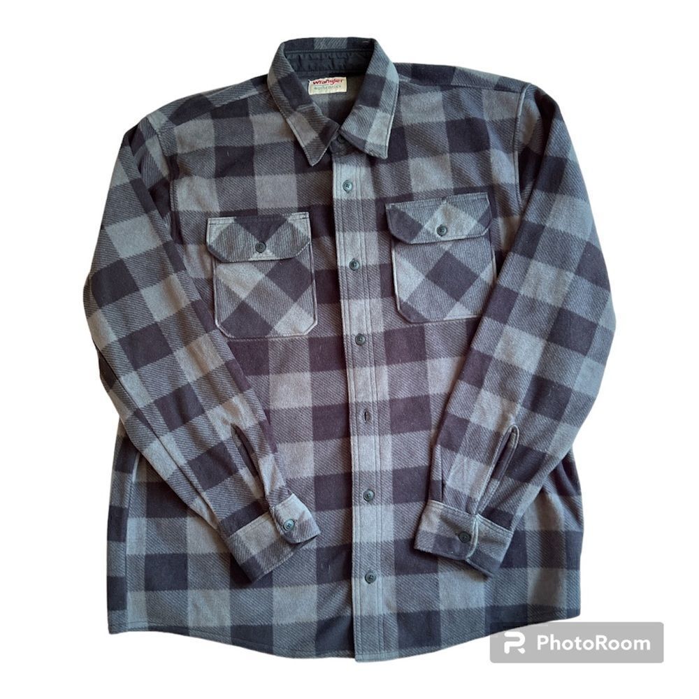 Men’s Wrangler Black and Gray Flannel Shirt 
Size Large Rugged, Gorpcore
